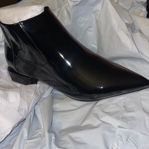 VHNY
VHNY Women Pointed Toe Flat Ankle Booties Black Patent leather Size 7 NWOB